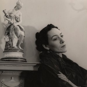 Doris Langley Moore, 1940s door English Photographer